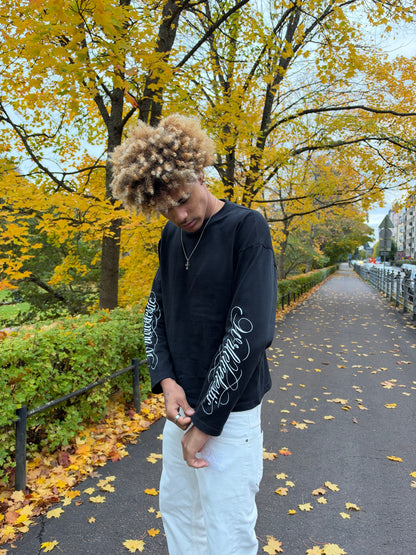 BLACK SCRIPT LONGSLEEVE