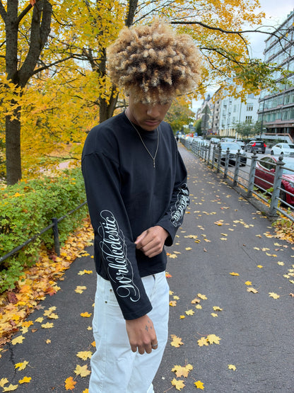 BLACK SCRIPT LONGSLEEVE
